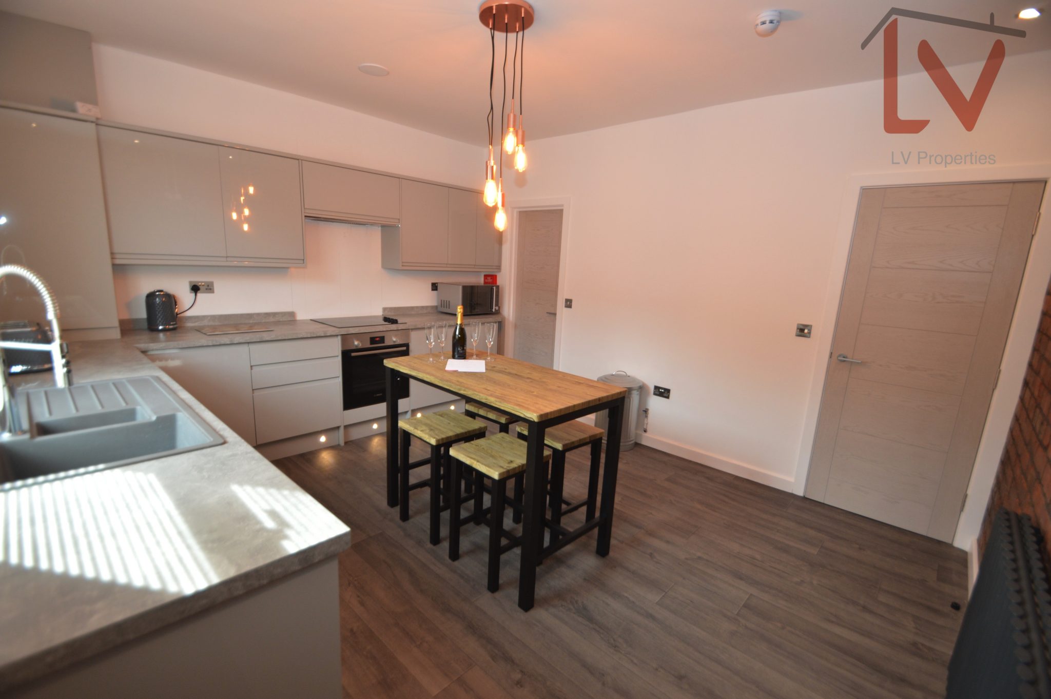 Houses to Rent Flats to Rent Leeds, Headingley LV Properties