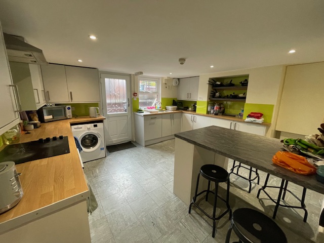 18 Headingley Mount