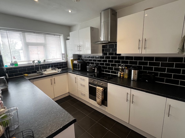 8 Headingley Lodge